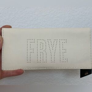 Frye Leather Continental Wallet – Ivory